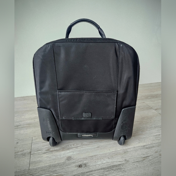 TUMI BLACK NYLON 2 WHEELED COMPACT CARRY ON - Picture 7 of 11